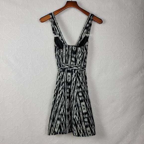 RACHEL Rachel Roy Womens Dress 6 Black Gray Ikat Print Criss Cross Straps Mini - Picture 6 of 13